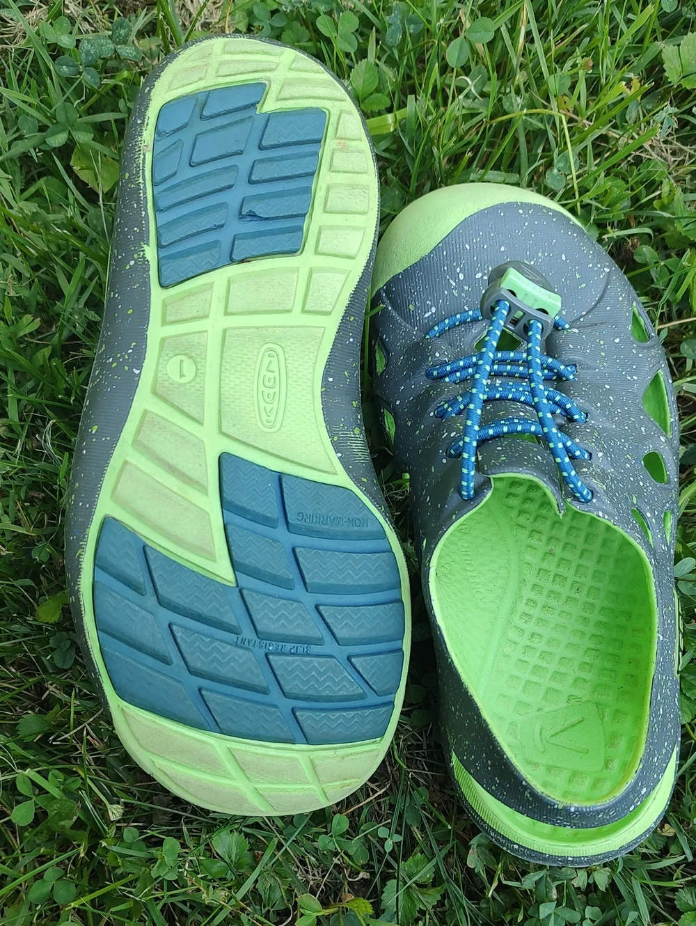 KEEN Sandals Youth's  Light Weight Waterproof Outdoor Grey Size 1